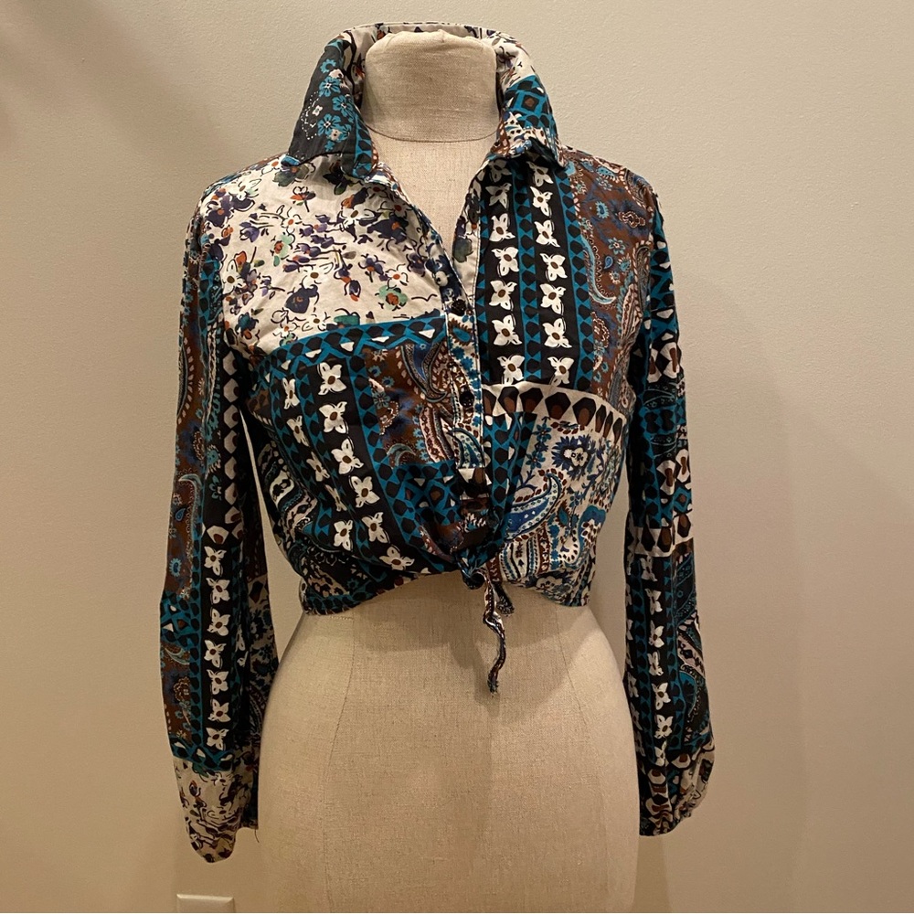 No-Na Cropped Too with long Sleeves in a Bohemian Collage Print / Womens Size M
